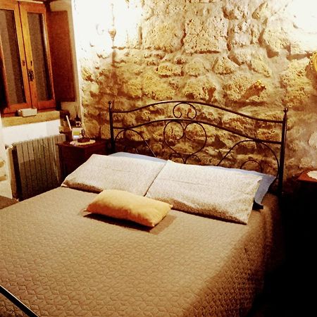La Chascona Di Farnese Casa Di Tufo Nel Borgo Apartment ภายนอก รูปภาพ